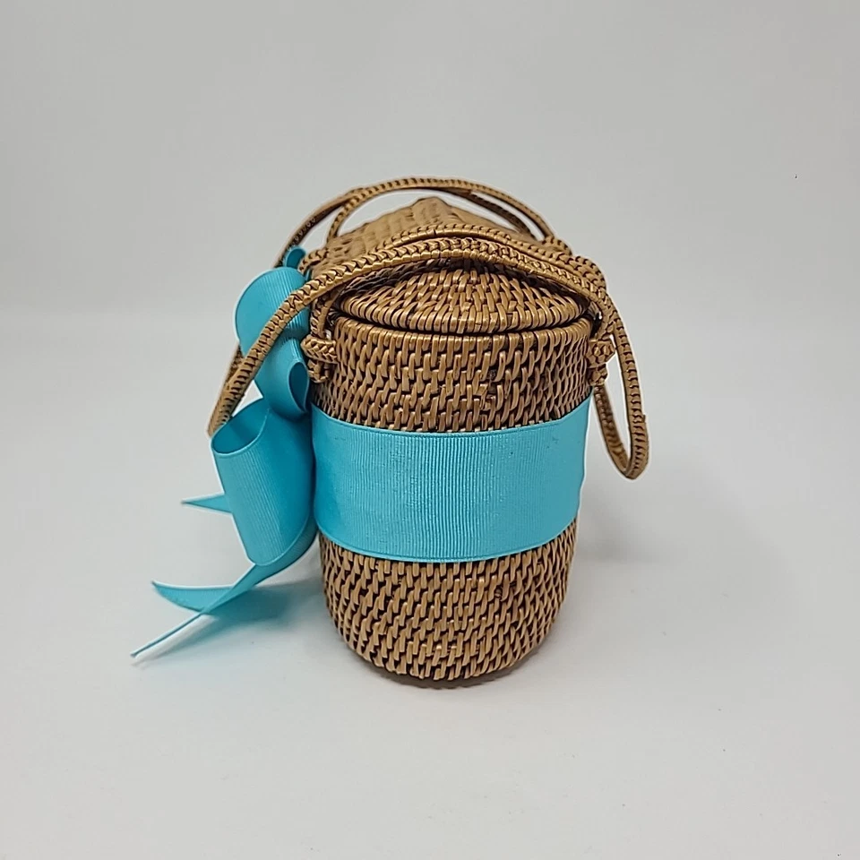 Bolsos Bosom Buddies Tejidos a Mano Cartera de Ratán Detalle de Cinta Arco Aqua Foto 3 de 4