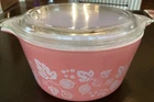 Pyrex vintage 6 x 3 in casserole dish Number 473 1 quart gooseberry. Lid chipped
