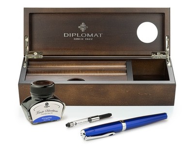 Füllhalter Diplomat Excellence A2 Skyline Blau mit Tinte u. Siftetui aus Holz