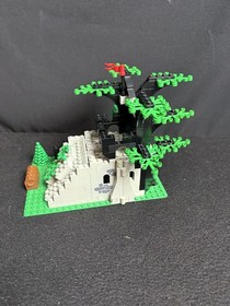 1987 Lego 6066 Camouflaged Outpost Knights Knights Castle Forestmen