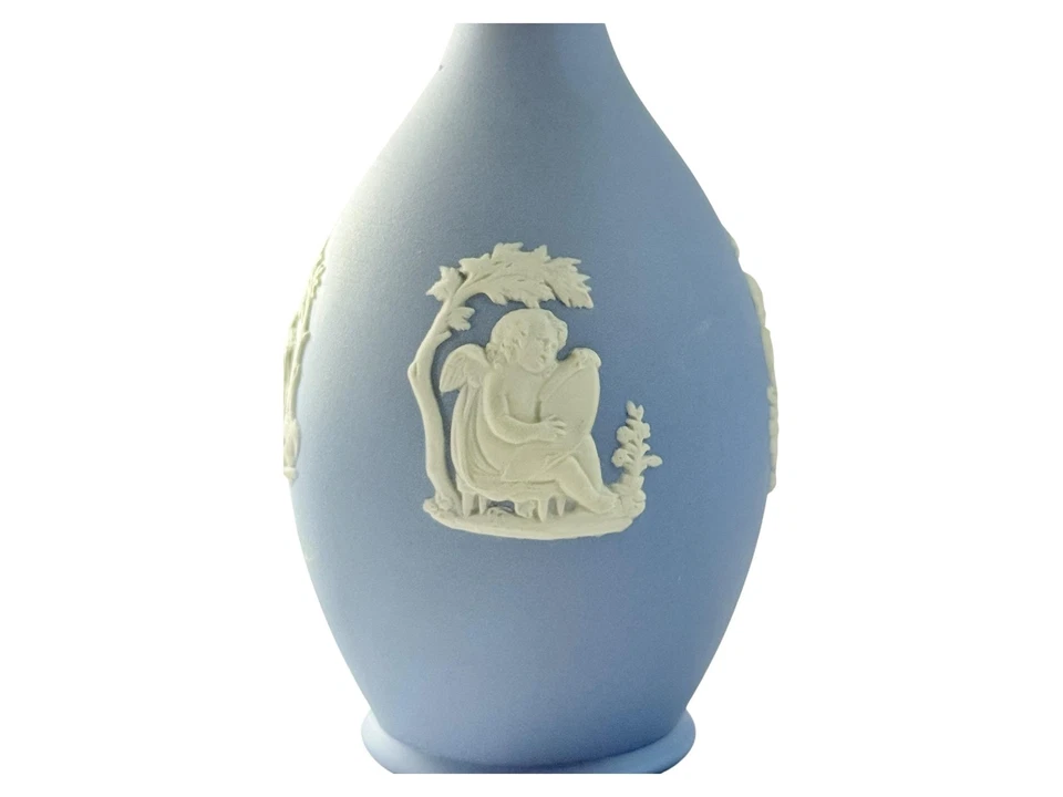Jarrón de jaspe Wedgwood • Motivos clásicos en relieve azul y blanco • De colección Foto 3 de 4