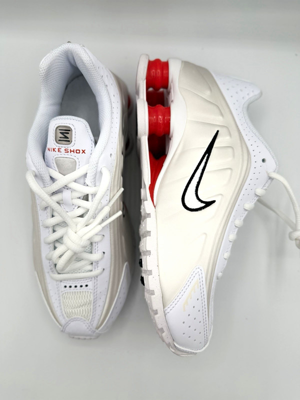 Nike Shox R4 (GS) Unisex Kids White Leather Low Top Lace-Up Sneaker 4Y