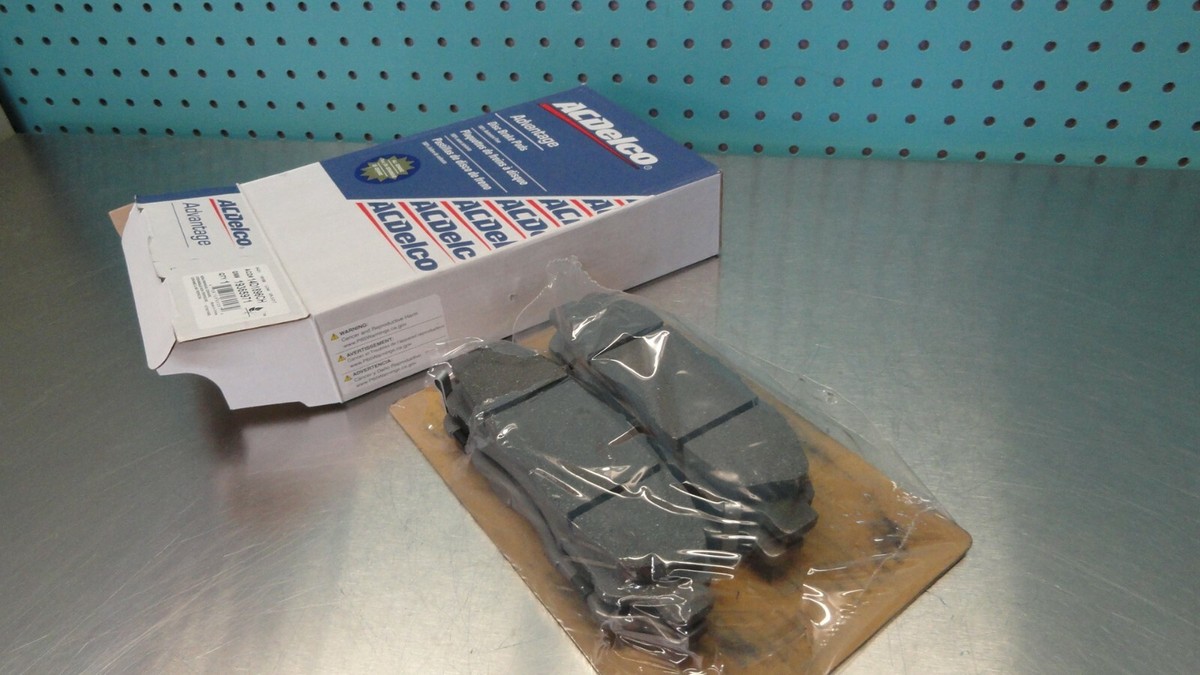 NOS Genuine GM 19365971 14D1896CH AC Delco Disc Brake Pad Kit 