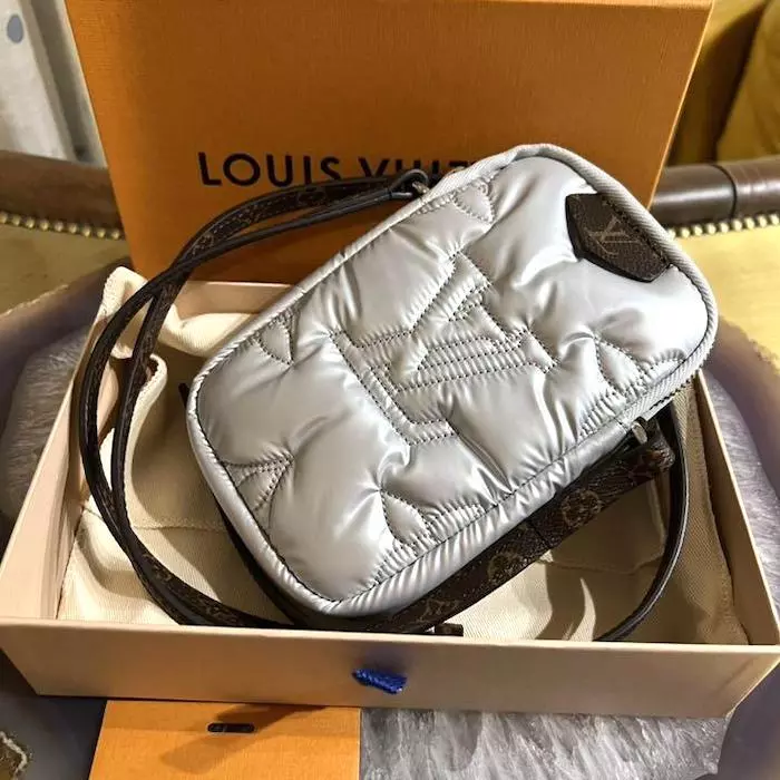 lv initial purse