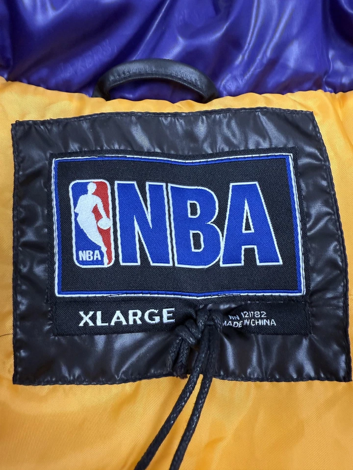 Chaqueta Los Angeles Lakers Hombre XL Púrpura Negra NBA Baloncesto Puffer Acolchada Cremallera Foto 2 de 4