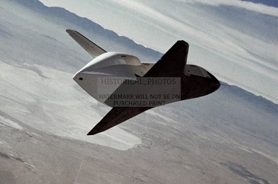 SPACE SHUTTLE ENTERPRISE FREE FLIGHT OVER ROGERS DRY LAKEBED 4X6 POSTCARD PHOTO
