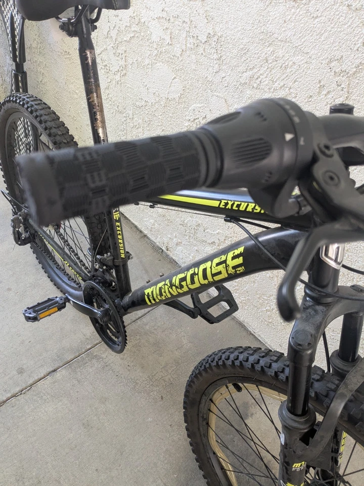 Bicicleta de montaña de excursión Mongoose R0708WM 24 pulgadas - negra Foto 3 de 4