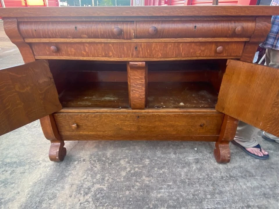 Beautiful Antique Tiger Oak Solid Wood Sideboard / Buffet Cabinet W/Scroll Feet - Image 3 of 4
