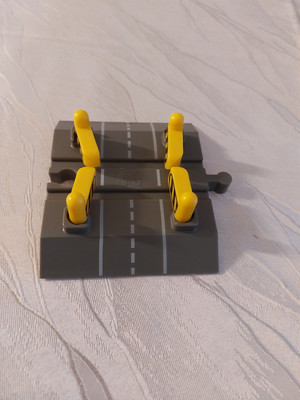 Hape Bahnübergang mit automatischer Schranke E3705