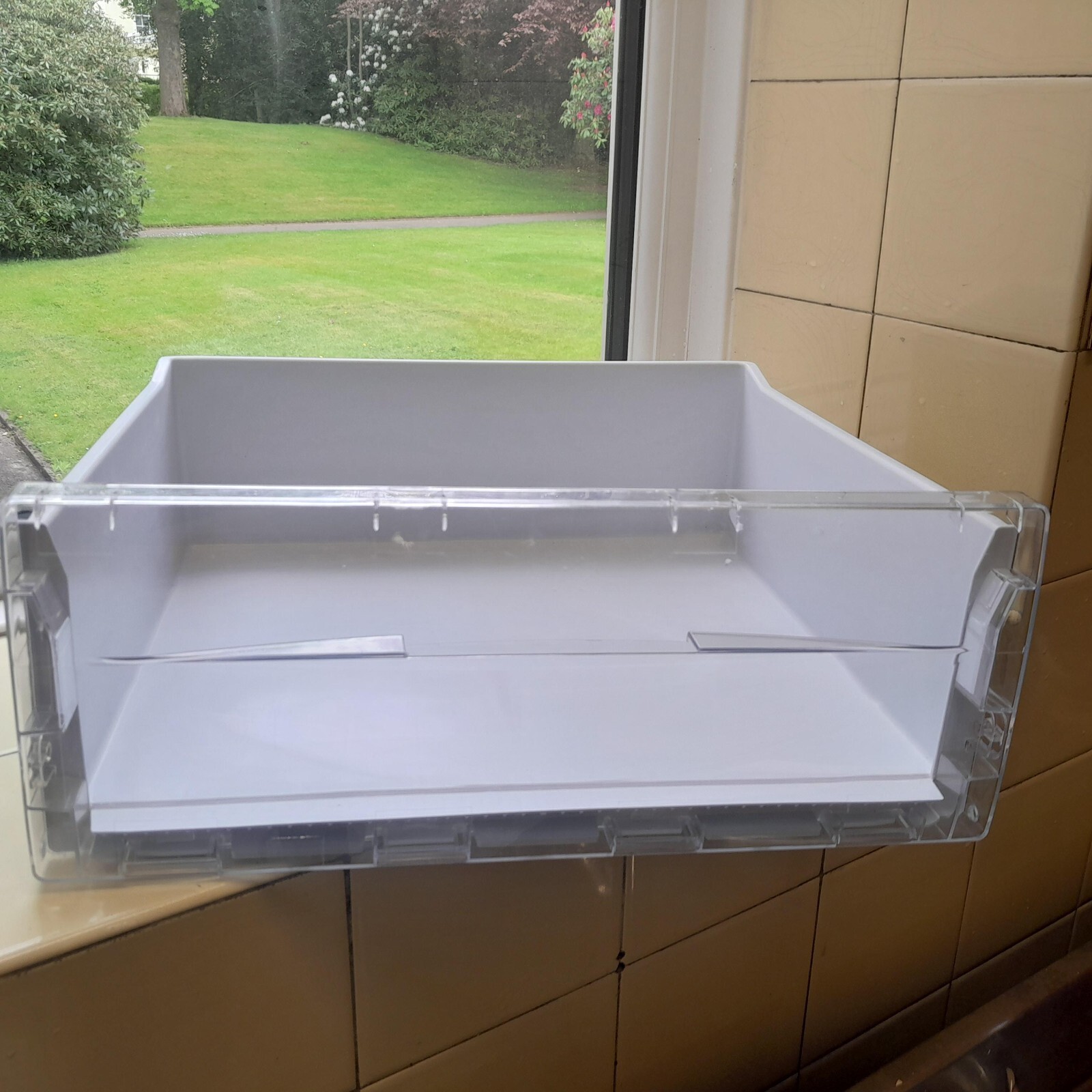 Hotpoint RFA52 Indesit CAA55 Fridge Freezer Drawer, Main Freezer