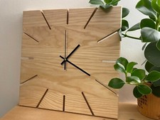 Wanduhr Holz Esche quadratisch