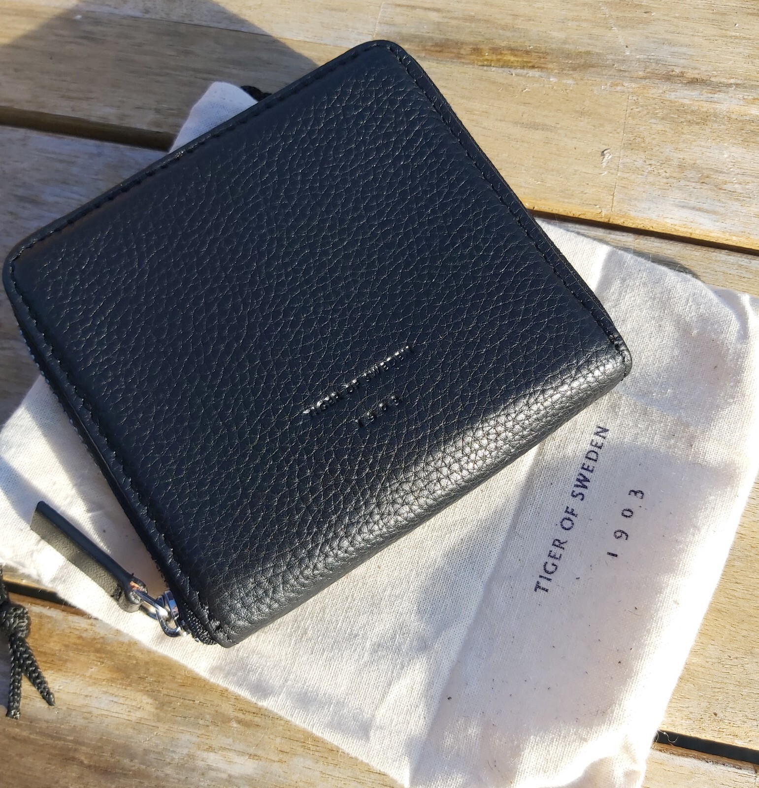 TIGER of Sweden Black Mottled Leather ZIPPED Wallet *Coins* Cards Notes IN BAG