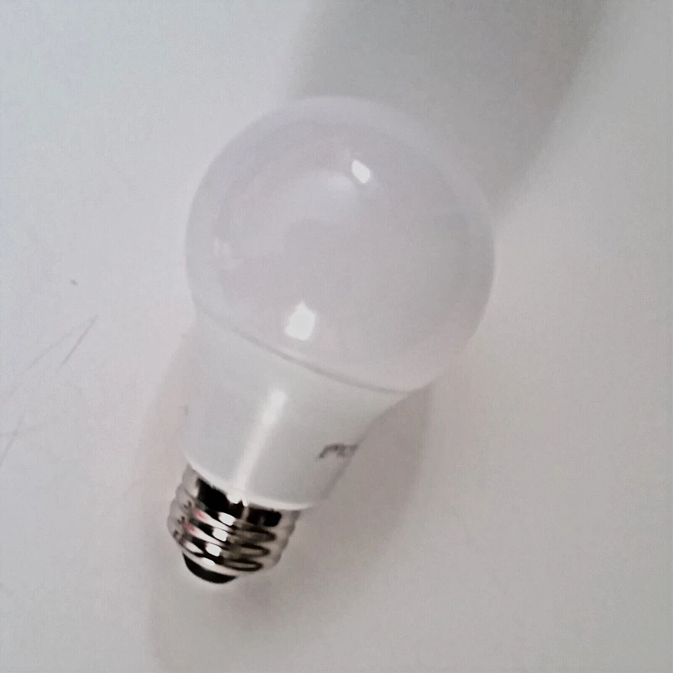 NEW TCP 6 Watt (40W Equal) A19 2700K 480L Dimmable LED Light Bulb L40A19D2527K - Image 2 of 4