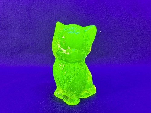 Uranium Glass Boyd Miss Cotton The Kitten Cat Limelight 24/10/2011 Glows Green - Picture 2 of 18