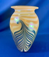 HAND-BLOWN EICKHOLT ART GLASS PULLED FEATHER 2007 9.5"H VASE