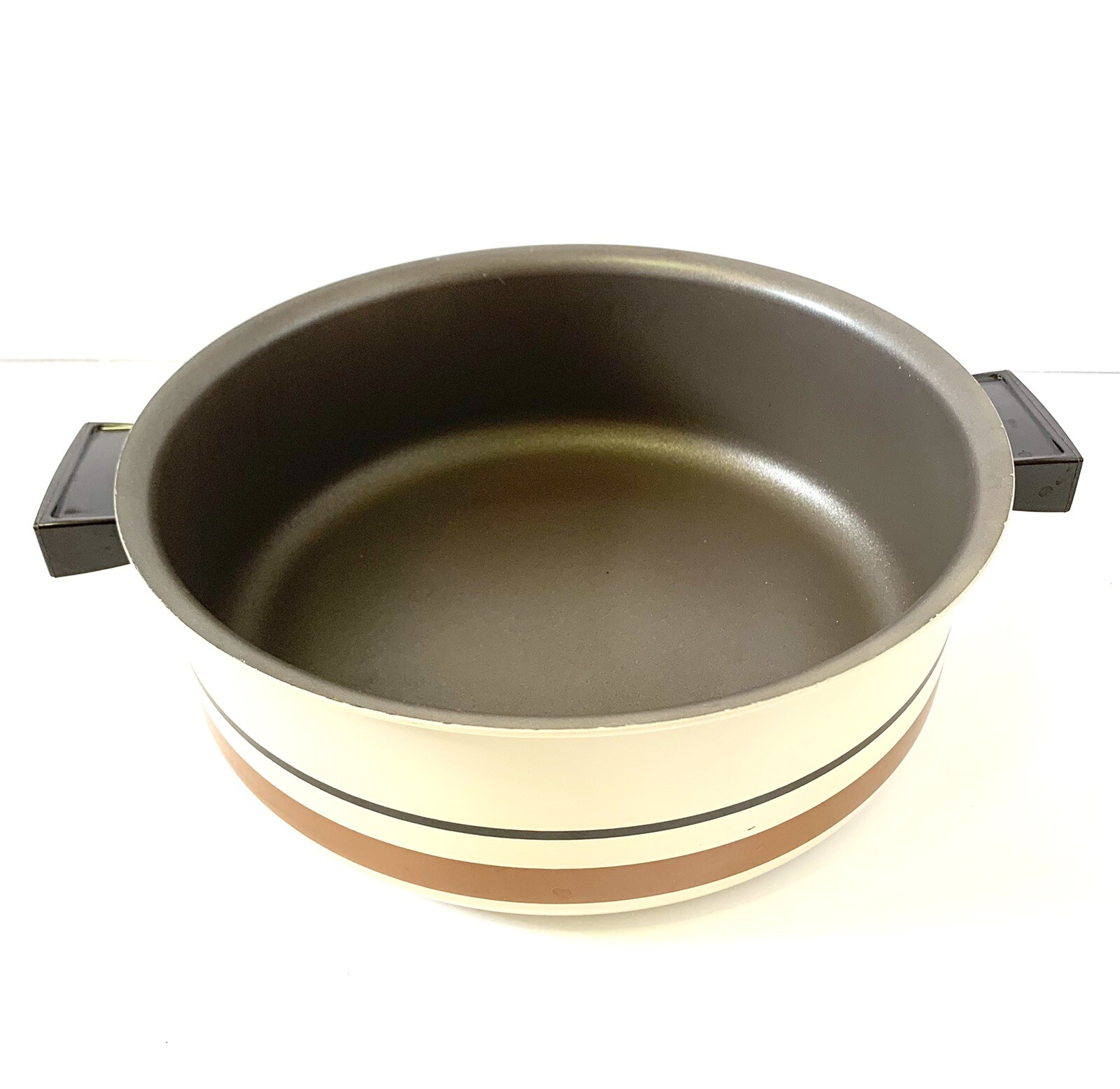 Vintage Regal Ware Cast Aluminum Cookware Set 10 pieces Creme/Brown