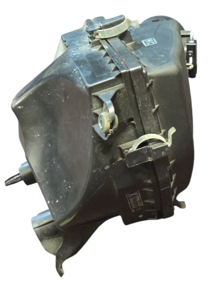 2014 2015 2016 2017 2018 2019 2020 LEXUS IS200-IS350 AIR FILTER BOX OEM - Image 3 of 4