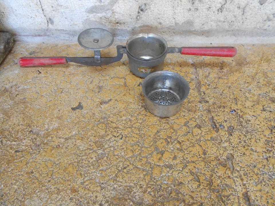 Ancien PRESSOIR fonte avec manches et étiquettes marque Princia breveté - Photo 3/4