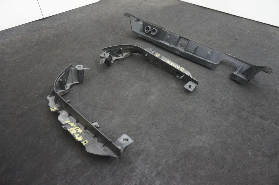 Juego de 3 molduras de montaje de soporte de capó delantero 97057241502 Porsche Panamera GTS 10-16 Foto 2 de 4