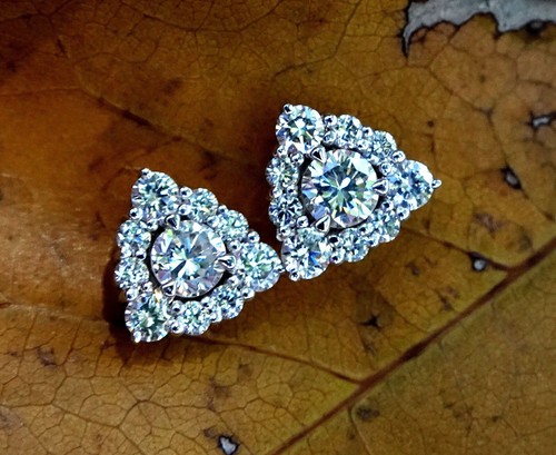 GORGEOUS 14K Gold GENUINE Round Cut Diamond STUD Earrings Womens - Picture 3 of 12