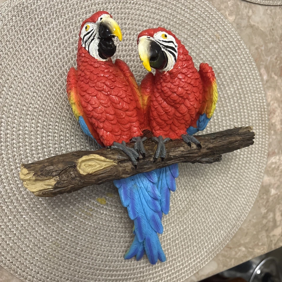 Diseño Toscano QL11295 - Escultura de pared guacamayos escarlatas tropicales - 11 pulgadas, Foto 3 de 4