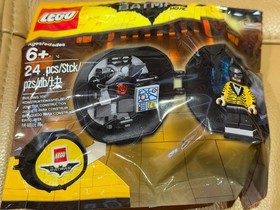 LEGO 5004929 DC Comics Yellow Tuxedo Batman Cave Pod Mini figure Polybag NEW