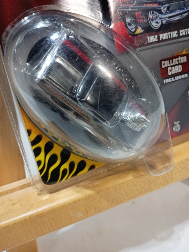 Muscle Machines 1962 Pontiac Catalina (The Pesky Poncho) Car Diecast 1:64 Scale - Image 3 of 4