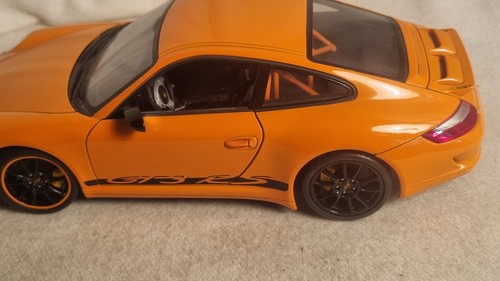 Welly Porsche 911 GT3 RS naranja 1:18 S031-35 - Imagen 11 de 21