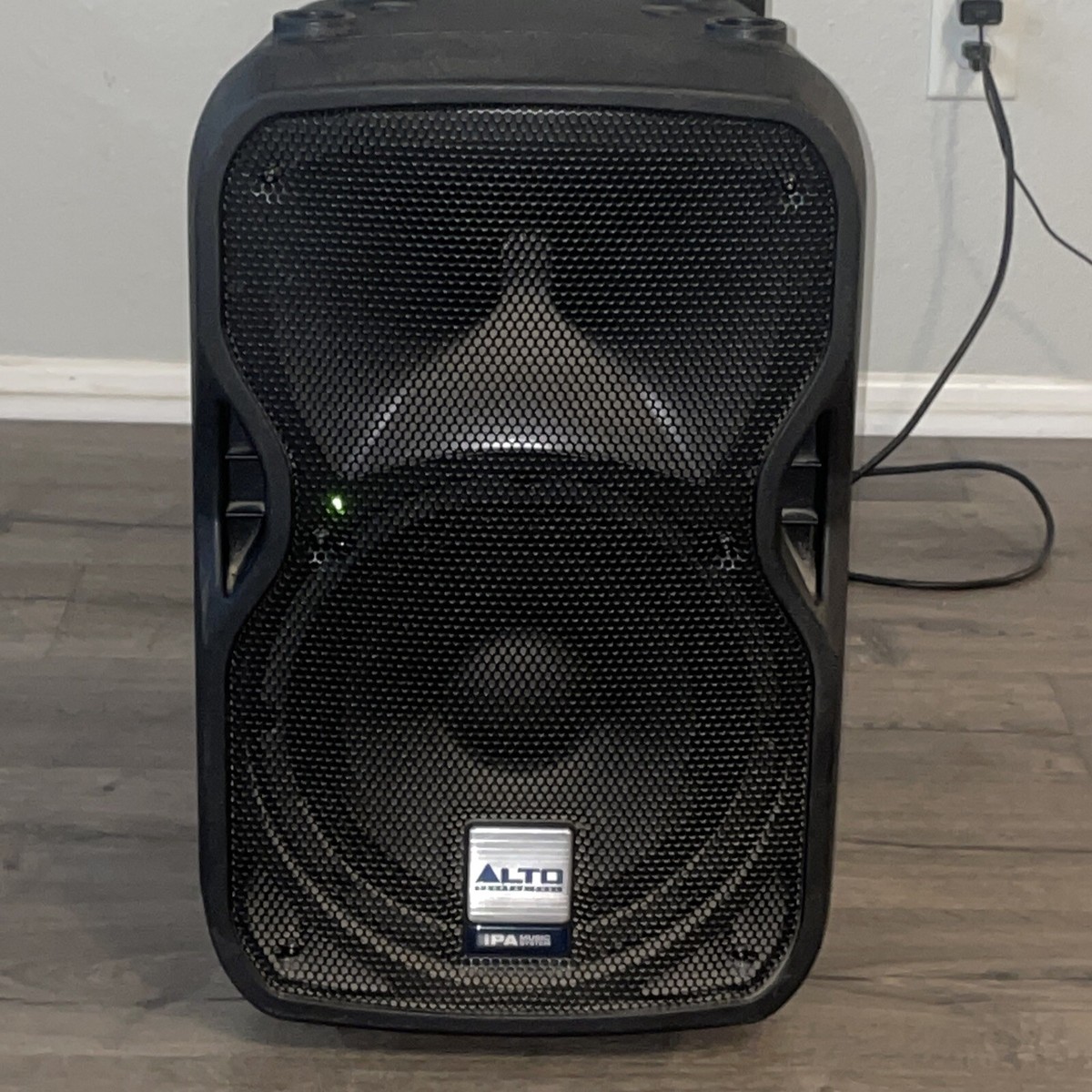 Alto Professional iPA Music System 400 watts Powered Speaker for