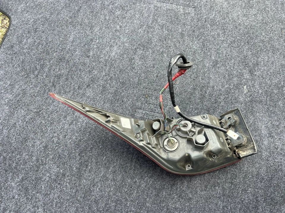 Lexus IS250 IS350 2014 2015 2016 sedán lado del conductor LED luz trasera exterior OEM Foto 2 de 3