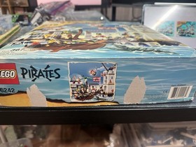 LEGO Pirates: 6242 Soldiers' Fort, 100% Complete with Box & Instructions
