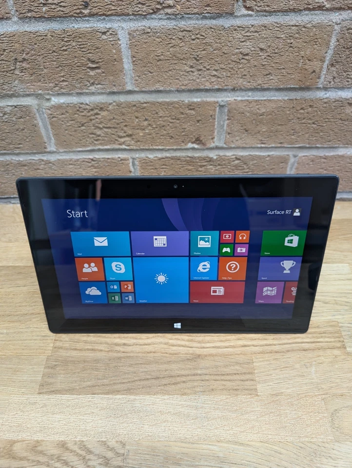 Microsoft Surface RT 64GB, Wi-Fi, 10.6in, Windows RT 8.1 - Black - Image 2 of 4