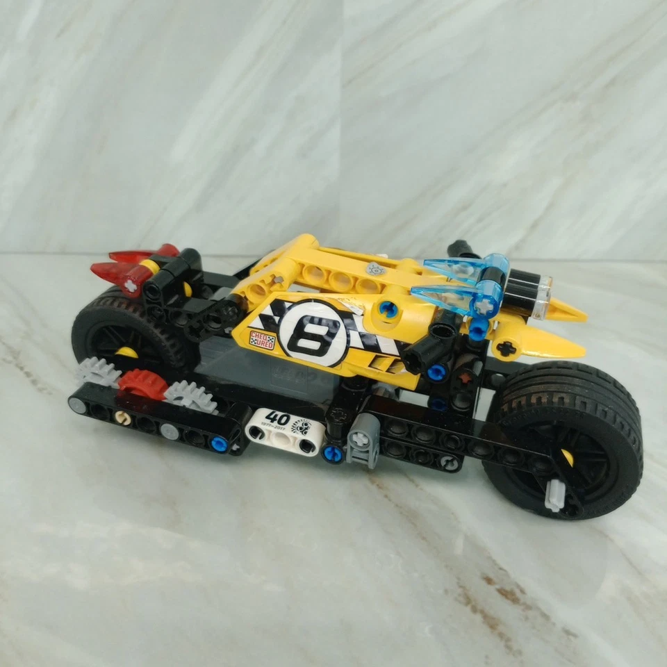 LEGO Technic 42058 Stunt Bike, foto 3 di 5