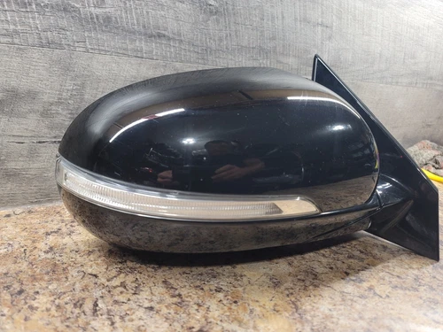 2016-2020 Kia Sorento Right RH Door Mirror Power Signal OEM