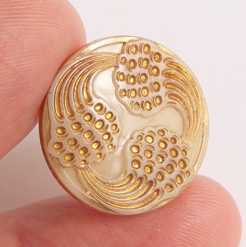 Button Antique - Glass Opaque Cream - 23mm - Victorian Opaque Glass Button - Picture 3 of 5