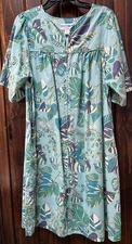 Go Softly Patio Wear Easy Care House Dress Womens Small  V-Neck Beach Muumuu