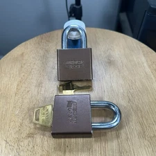 American Lock # 1305 Set of 2 Keyed Alike w/ 2 Keys Brass Nice