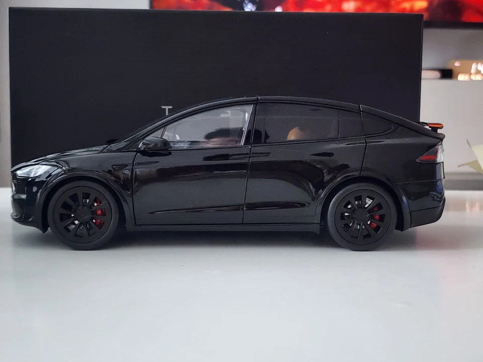 1:18 Tesla Model X Plaid Black EV Dealer Edition Diecast - Image 2 of 4