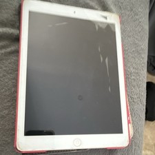Apple iPad obsolète 9,7" 16 Go Wi‑Fi blanc, caméra frontale, écran fissuré