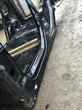 MERCEDES-BENZ GLB X247 Linke metallische Seitenschwellerabdeckung 33496036