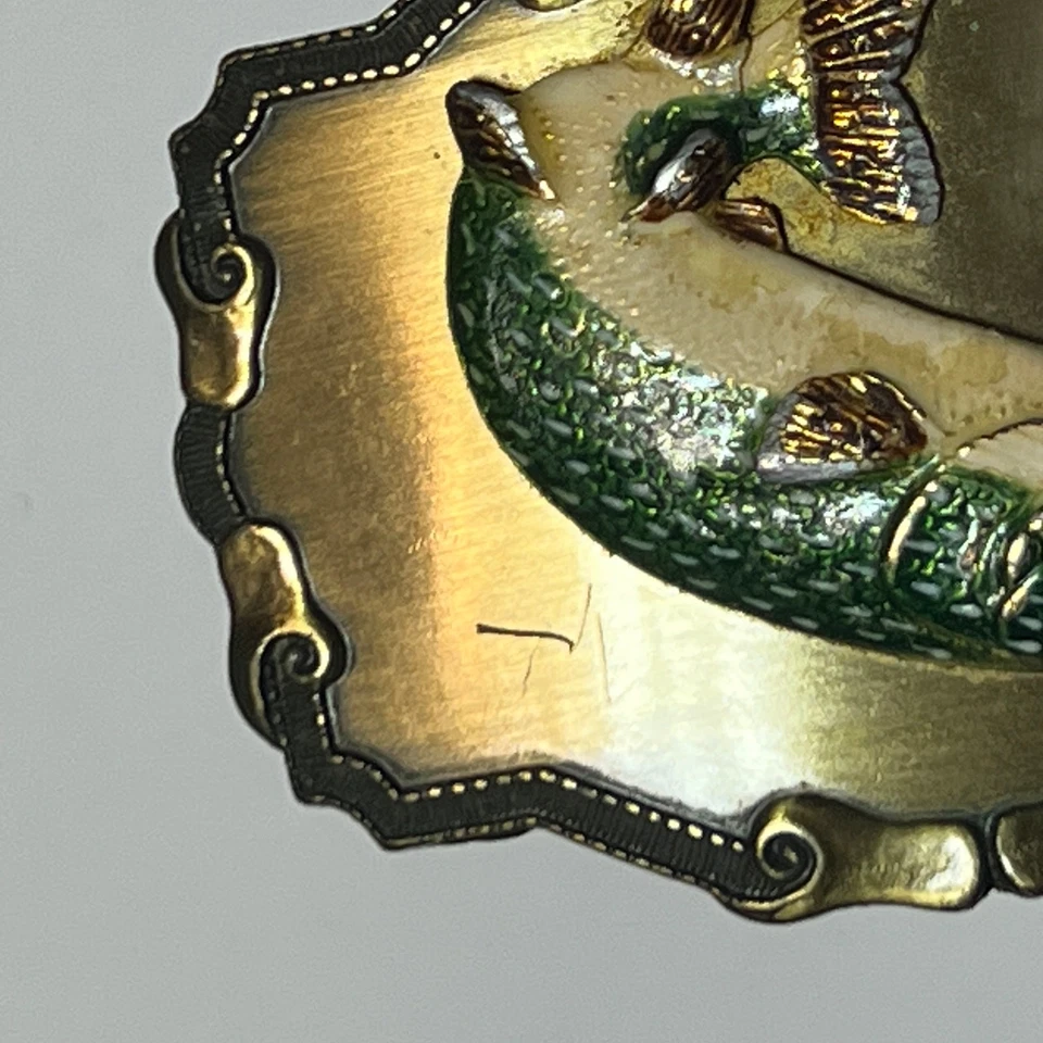 Hebilla de cinturón de latón esmaltado pez lubina árbol de lluvia vintage años 70 regalo de pesca Foto 3 de 4