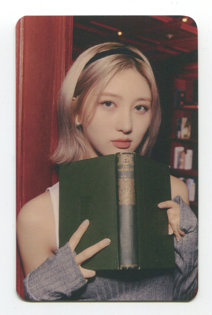 IVE - The First Fan Concert [THE PROM QUEENS] OFFICIAL MD RANDOM