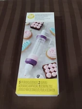 Wilton Dessert Decorator Plus Cake Decorating Tool, Cake Icing Tool Brand New