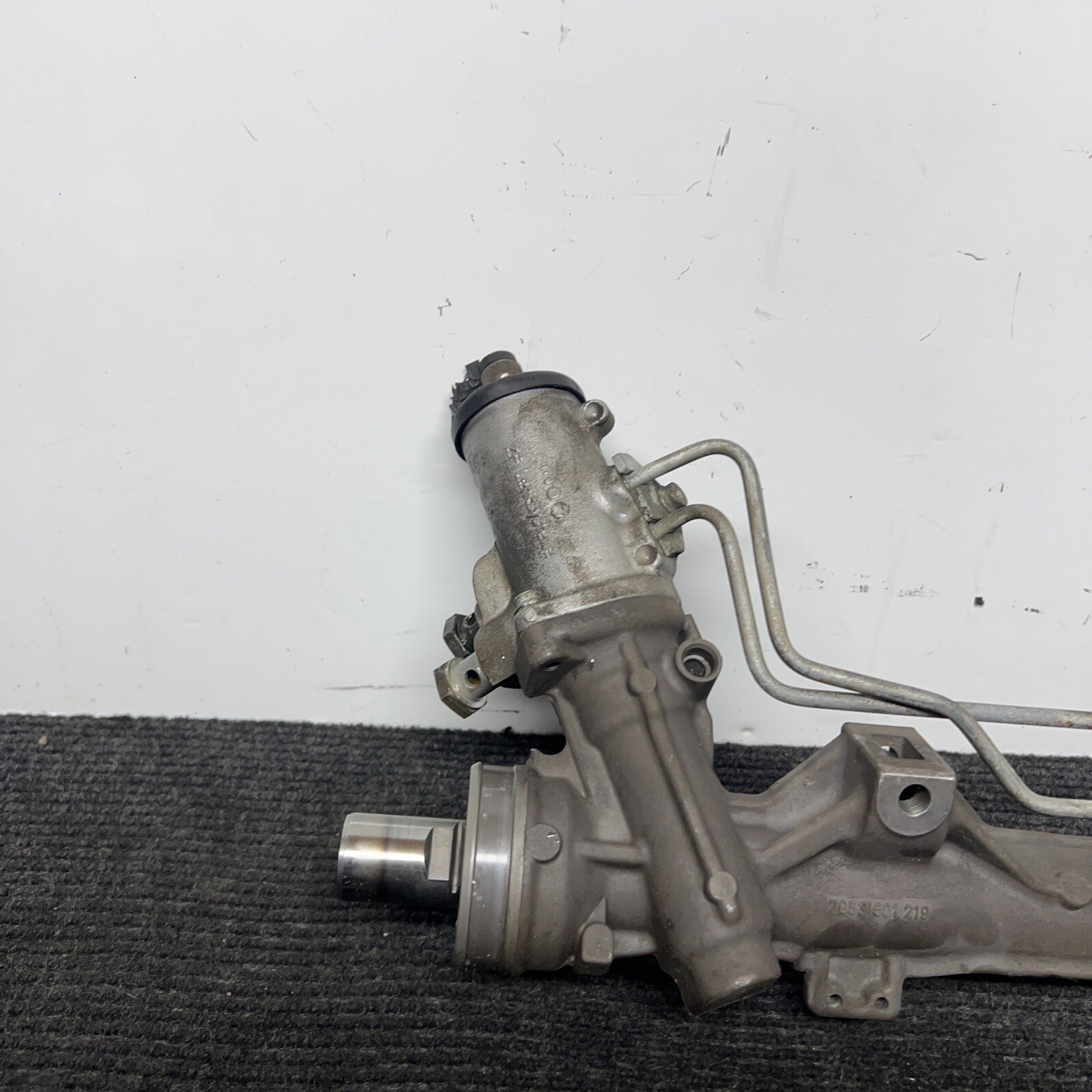 04-10 BMW E60 Hydraulic Gear Power Steering Rack and Pinion Axle 