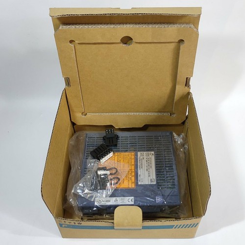 One Fuji RYT201D5-VV2 Servo Drive RYT201D5VV2 New fedex or DHL - Afbeelding 1 van 6