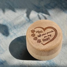 Wooden Dog Memorial Box with Paw Print Engraving for Ashes or Hair Keepsakeư