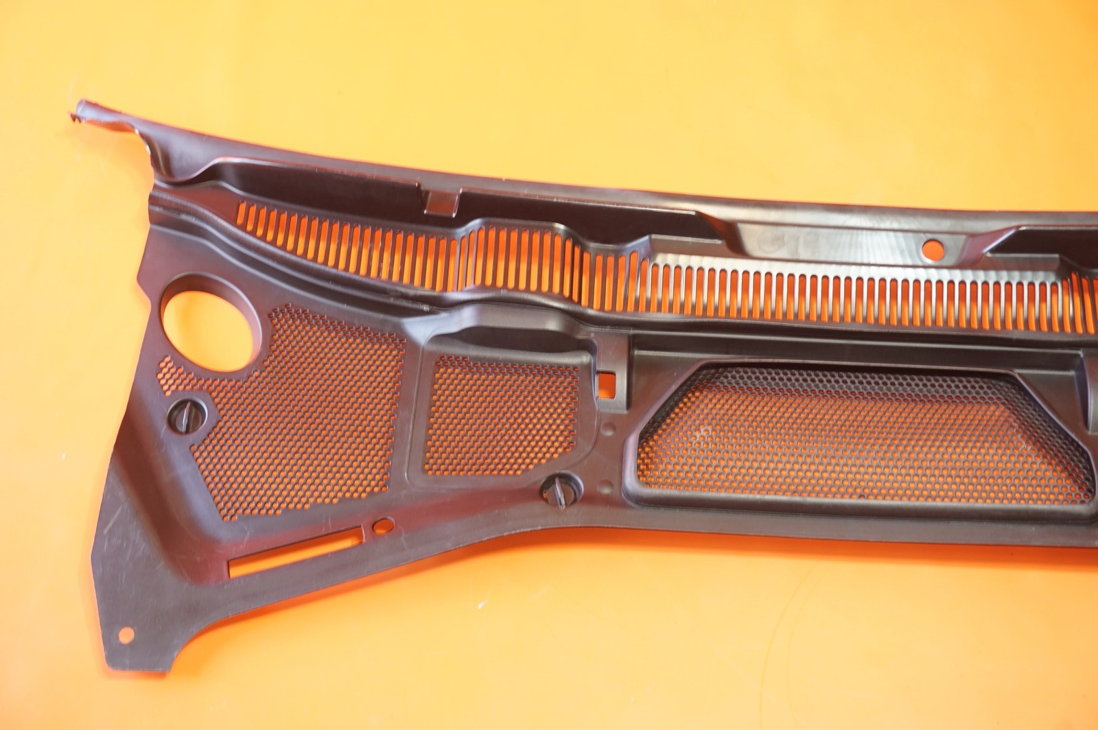 BENTLEY FLYING SPUR WIND SHIELD COWL GRILL TRIM 2006 2007-2012 3W8 819 415 M
