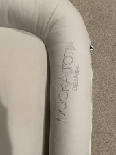 DockATot Deluxe Plus Baby Lounger Gray White, Portable, 0-8m