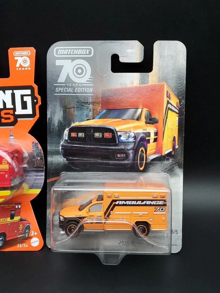 Lote de 2 ambulancia Ram Matchbox 2023 piezas móviles 26/54 2019 rojo y naranja Foto 3 de 4