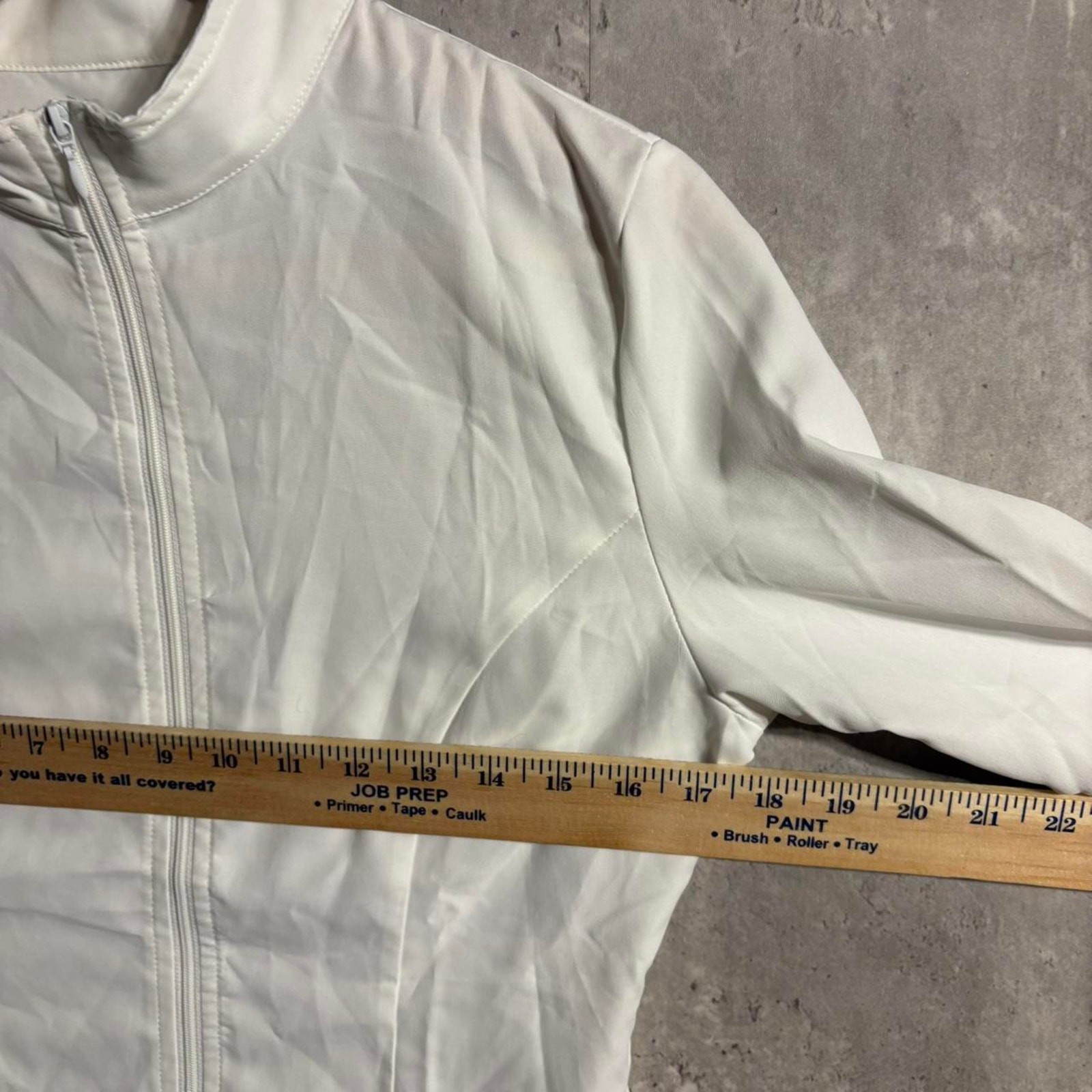 White zip up jacket - image 5